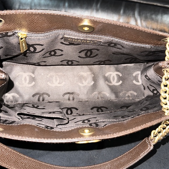 🔥🔥🔥Authentic Chanel Quilted Caviar Leather CC Logo Tote Bag - Picture 13 of 16